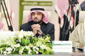 إيقاف الحضيف والحبيل عن الكتابة، وانسحاب فارس عوض والكعبي من الجزيرة