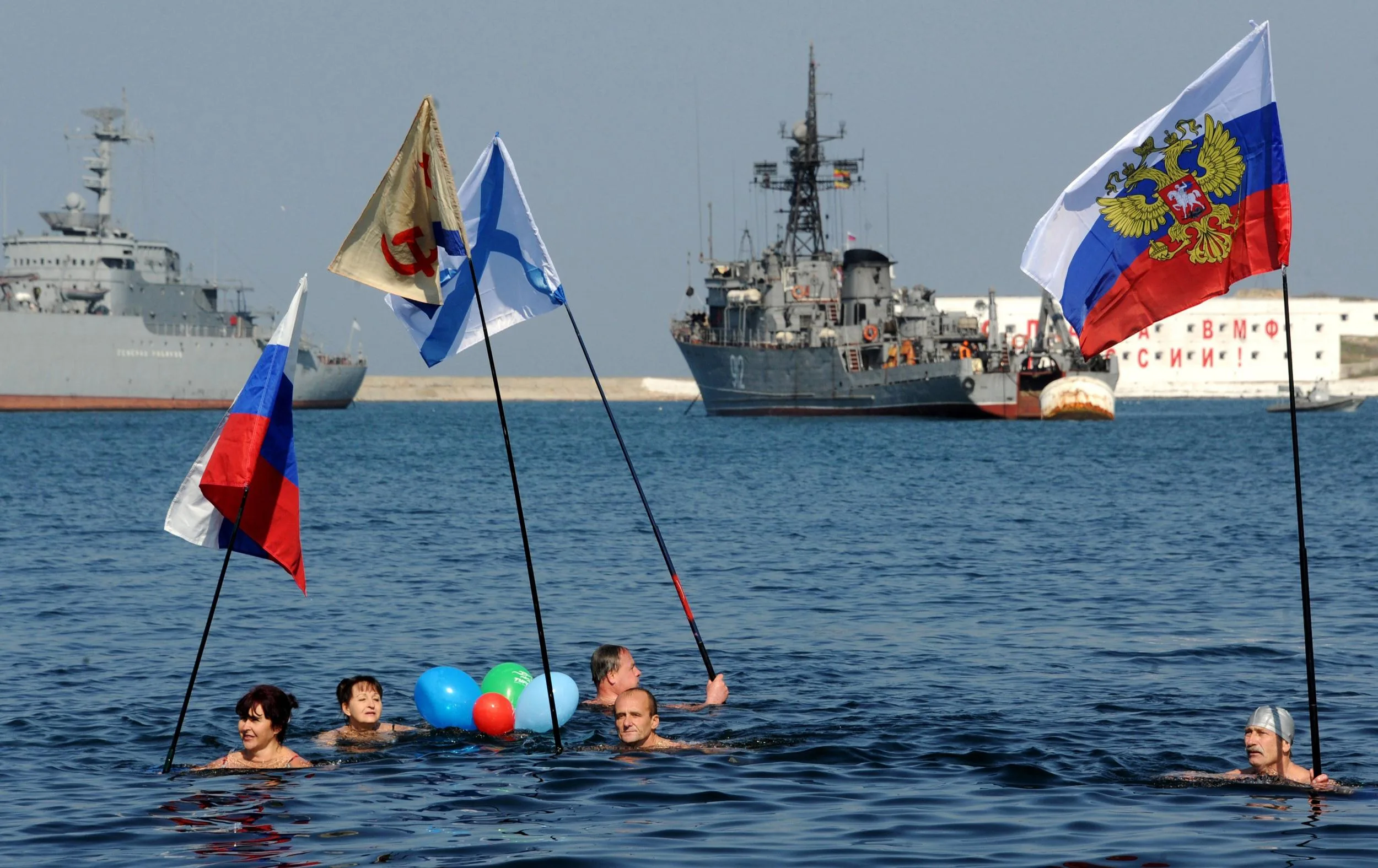 pb-140315-crimea-flags-03_acd12a8bab8dc34ebdc251f9ec956cac