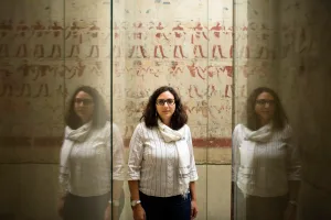 مصرية تحارب لصوص الآثار بـ”تويتر”