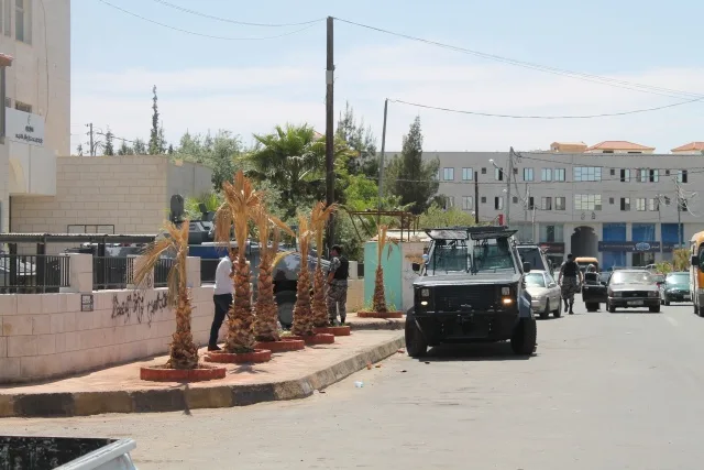 Police vehicles outside the courthouse in Ma'an 3
