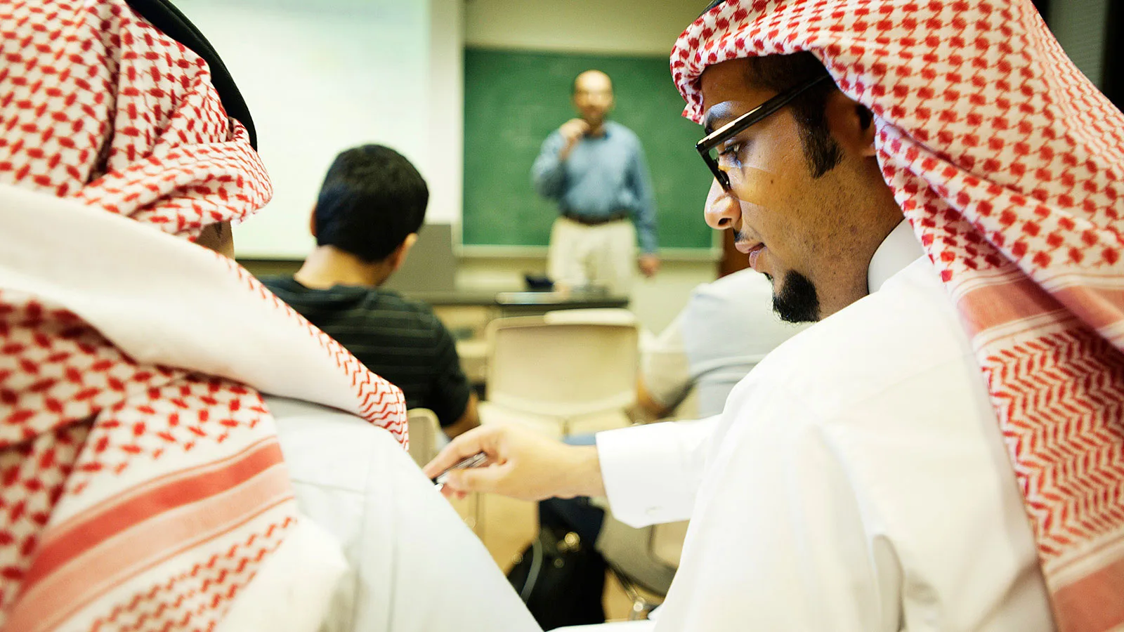 Saudi-Building-Pillar-Hero-Visual