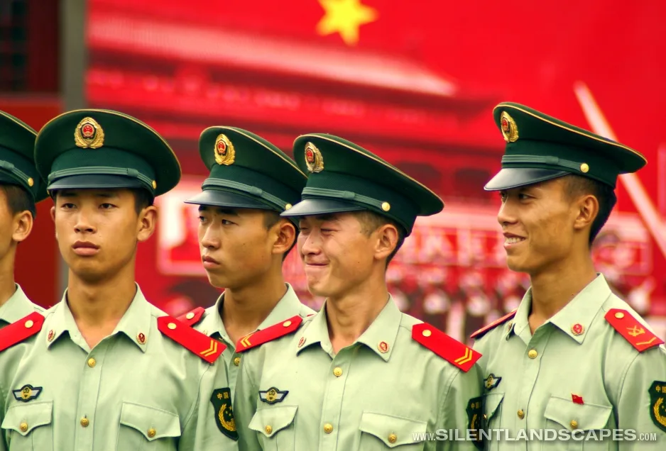 beijing_forbidden_city_soldiers_01