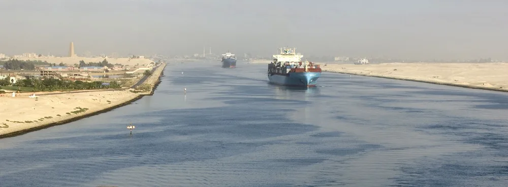 oil_suez%20canal_0