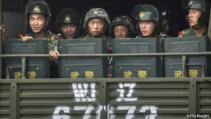 إيكونوميست: الصين تصنع شيشان جديدة من مسلمي الإيغور