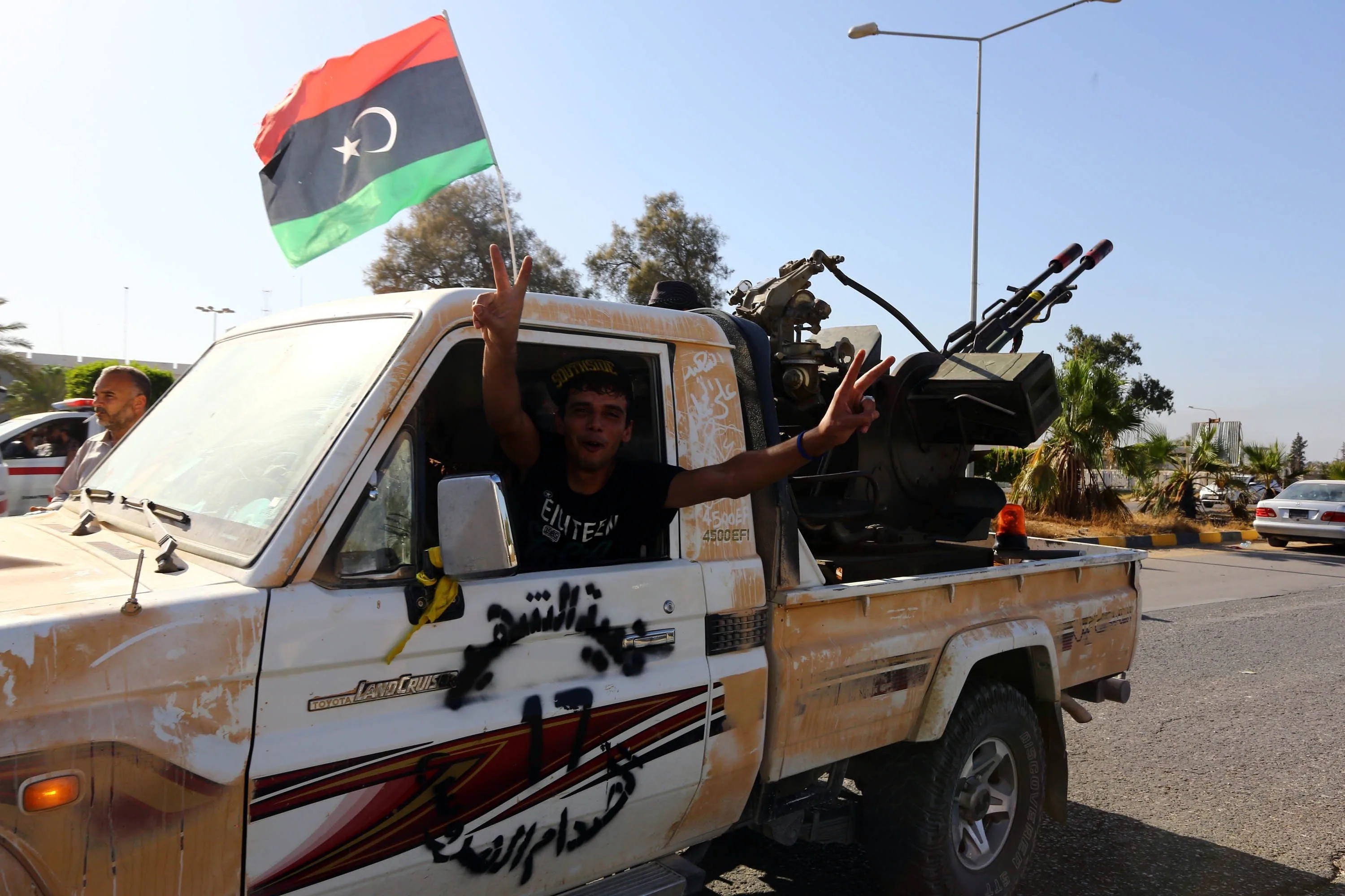militiamen-burn-tripoli-airport-after-seizing-it-from-government-allied-forces-1408903735