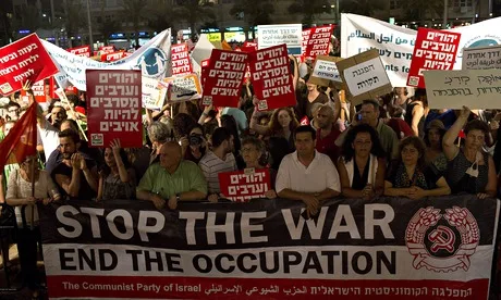 A-Stop-the-War-rally-in-R-011