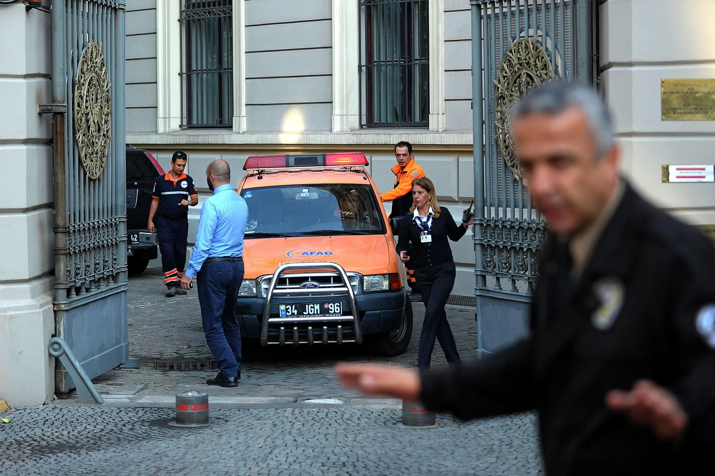 141024-istanbul-suspicious-powder-mn-1145_4ee28139e0e87bc74b890f9f2acaa67a