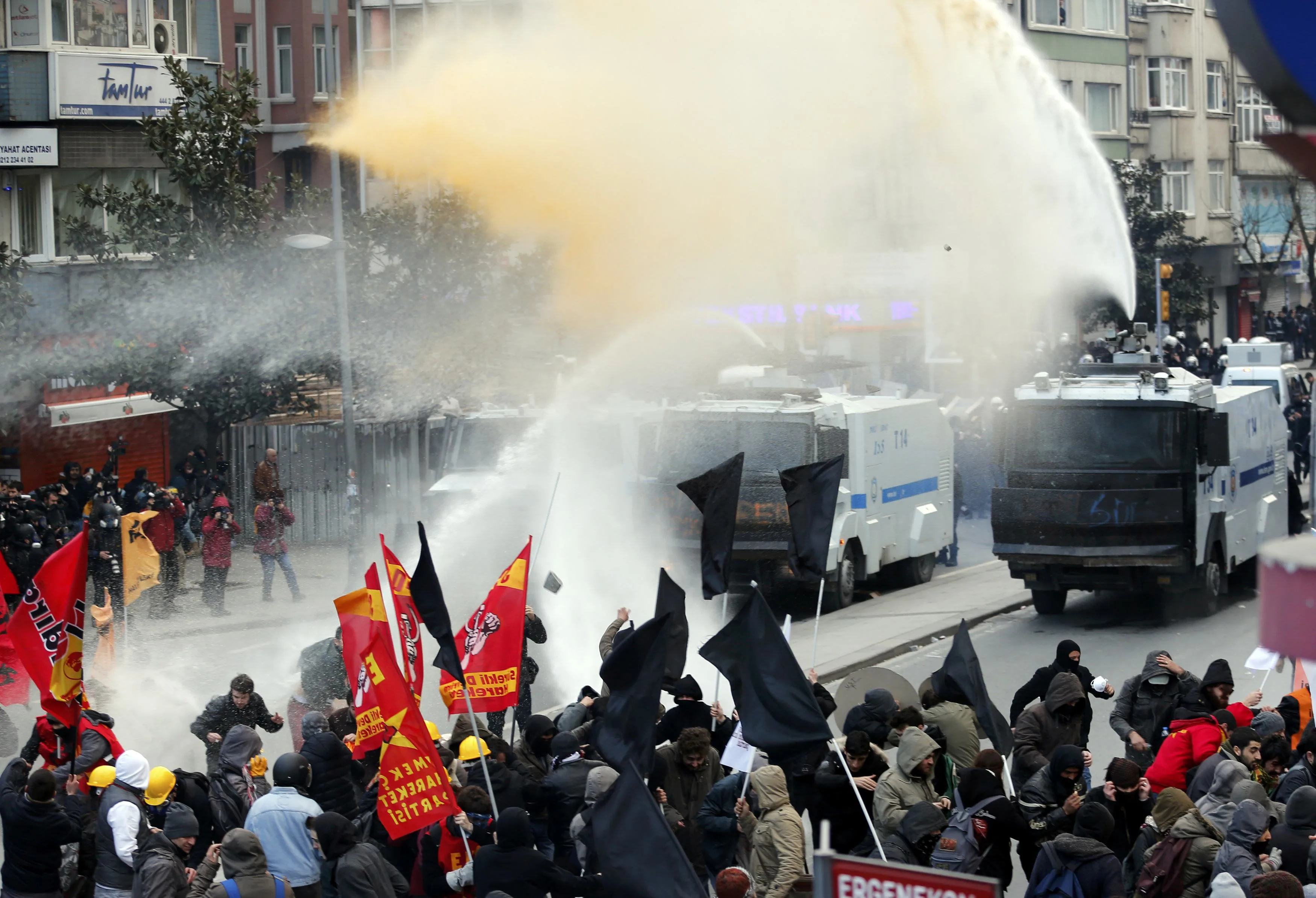2014-03-12T161328Z_1478923586_LR1EA3C1925JZ_RTRMADP_3_TURKEY-PROTESTS