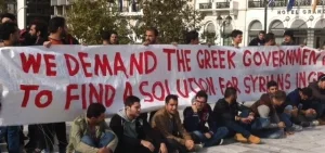 السوريون في اليونان يعتصمون للحصول على اللجوء‎