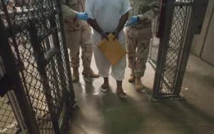 جندي أمريكي ومحامٍ في غوانتانامو: أسمِعوا أصواتكم!