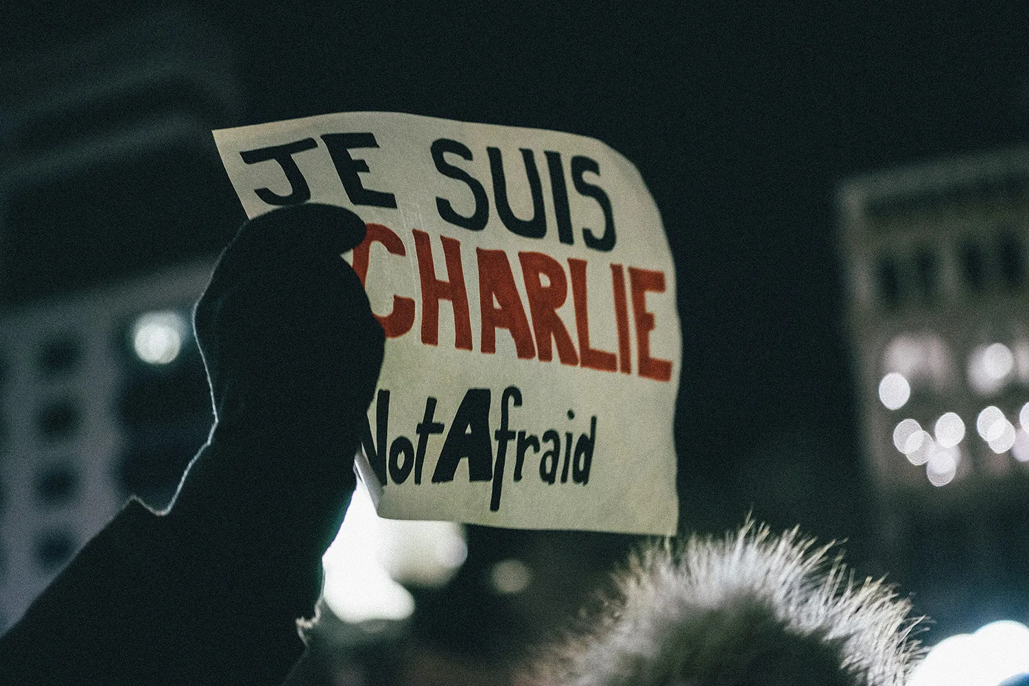 new-yorkers-rallied-in-solidarity-with-charlie-hebdo-victims-last-night-108-963-1420732575