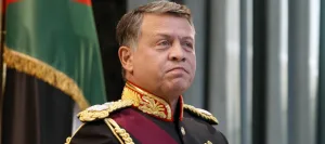 الجميع يتملقون الملك الأردني معسول اللسان، لكن عليهم أن يتوقفوا!