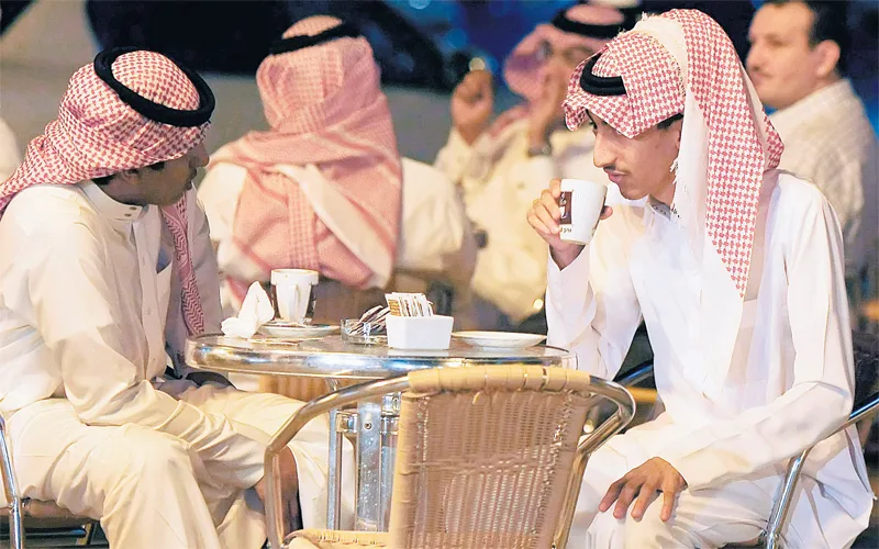 Young-Saudi-men-at-a-coffee-shop