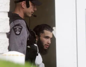 معتقل إسلامي يروي: كيف يصنع المجتمع التطرف؟