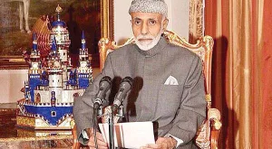 السلطان قابوس يعود إلى عمان بعد غياب طويل