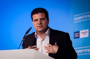 أيمن عودة الرجل الذي وحّد عرب إسرائيل