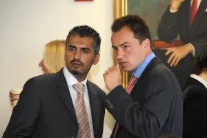 كيف دعمت المخابرات البريطانية طرفي “الحرب على الإرهاب”؟