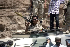 هادي يتحرك من الرياض لاستعادة السيطرة على اليمن