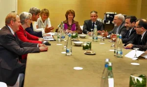 مسودة الاتفاق النووي الإيراني تشمل تخفيض عدد أجهزة الطرد المركزي وتخفيف بعض العقوبات