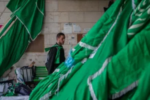 الفلسطينيون لا يمكنهم التصويت ولكن الطلاب يفعلون