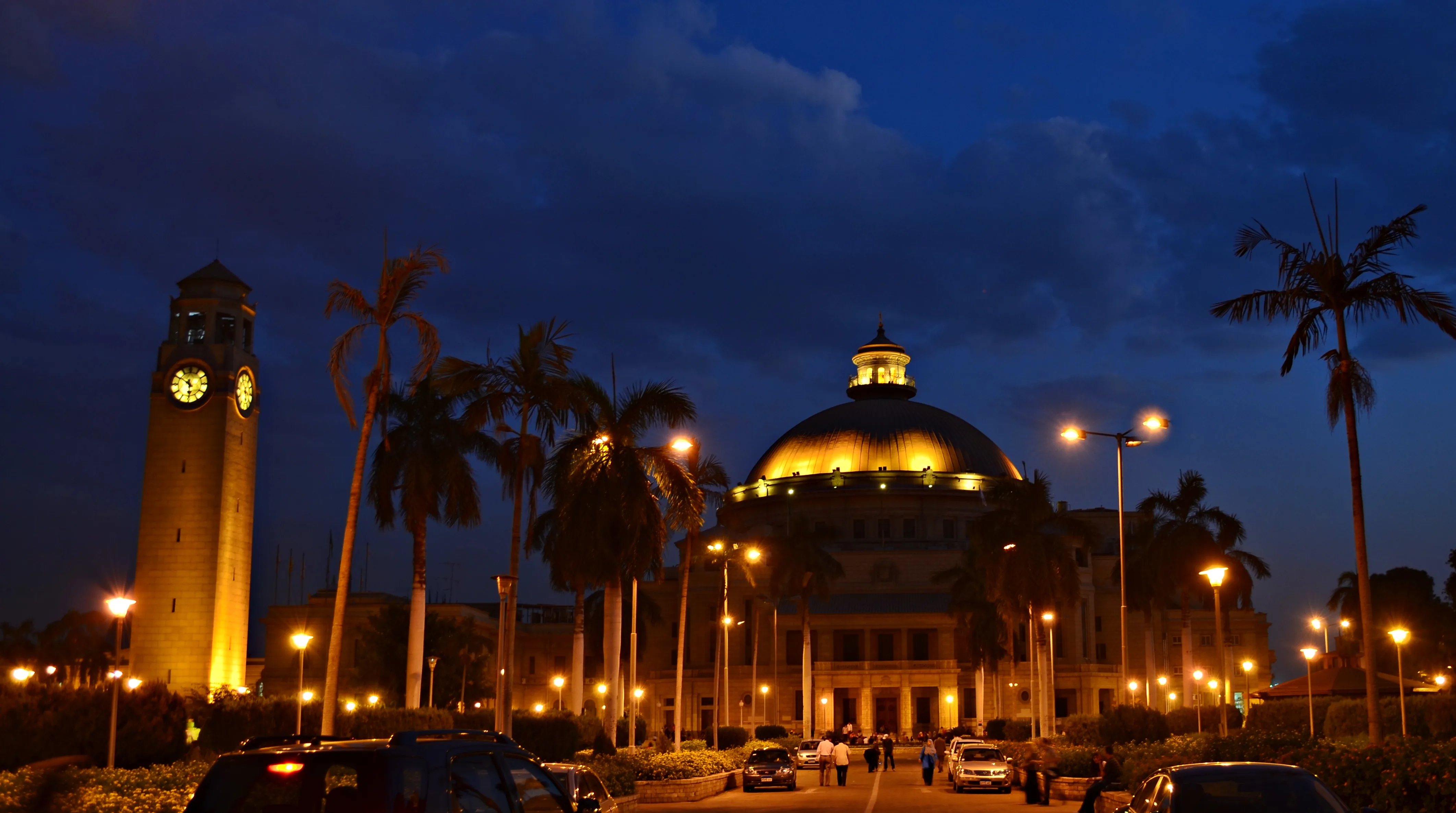 Cairo_University_after_sunset