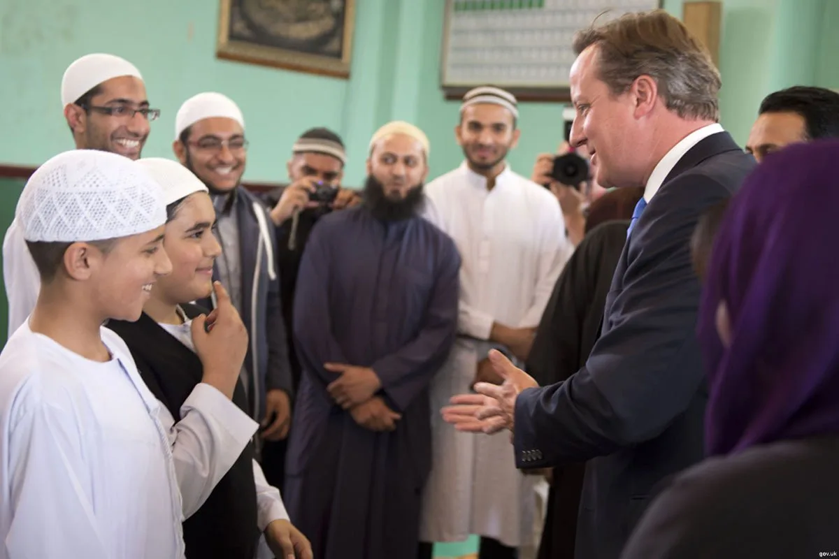 david-cameron-13-visits-Jamia-Mosque-in-Manc-before-Eid-2013