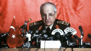 كنعان إيفرين: رحل مهندس الانقلاب الأخير لكن إرثه باق!