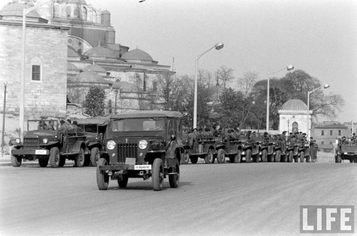 turkeynatoistanbul1960trucks