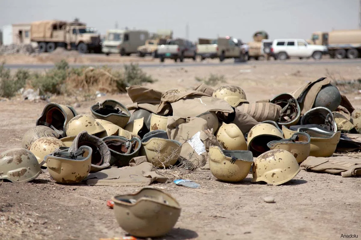 iraqi-military-armour-helmet-equipment-left-during-retreat-from-mosul-isis