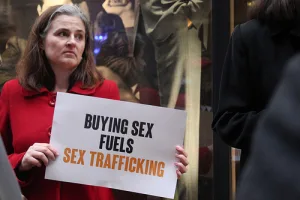 العفو الدولية تقول إن الدعارة حق من حقوق الإنسان، لكنها مخطئة!