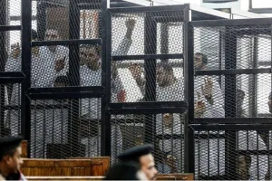 معتقلو طرة لقيادة الإخوان: السجن أحب إلينا من صفقة مشبوهة