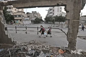 أطفال غزة يتوقون إلى الأقلام والحقائب المدرسية