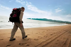 حول العالم سيرًا على الأقدام