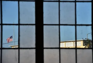 كيف يمكن إغلاق معتقل غوانتانامو؟