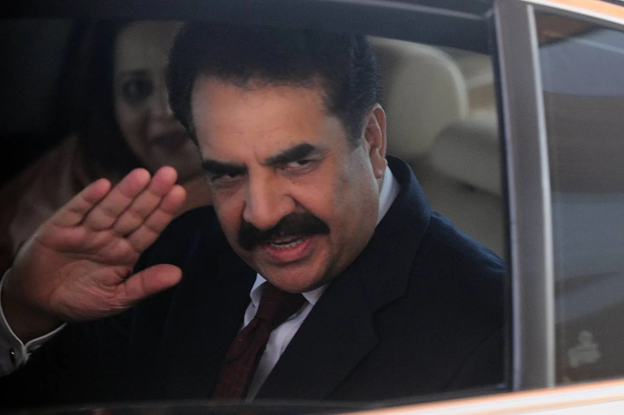 BN-KW733_RAHEEL_M_20151022103949