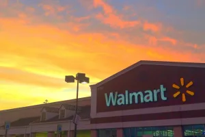 كيف يفسر ابن خلدون انهيار أكبر شركات البيع بالتجزئة في العالم؟