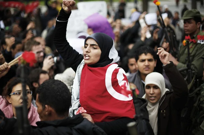 une_tunisienne_manifeste_pendant_le_printemps_arabe