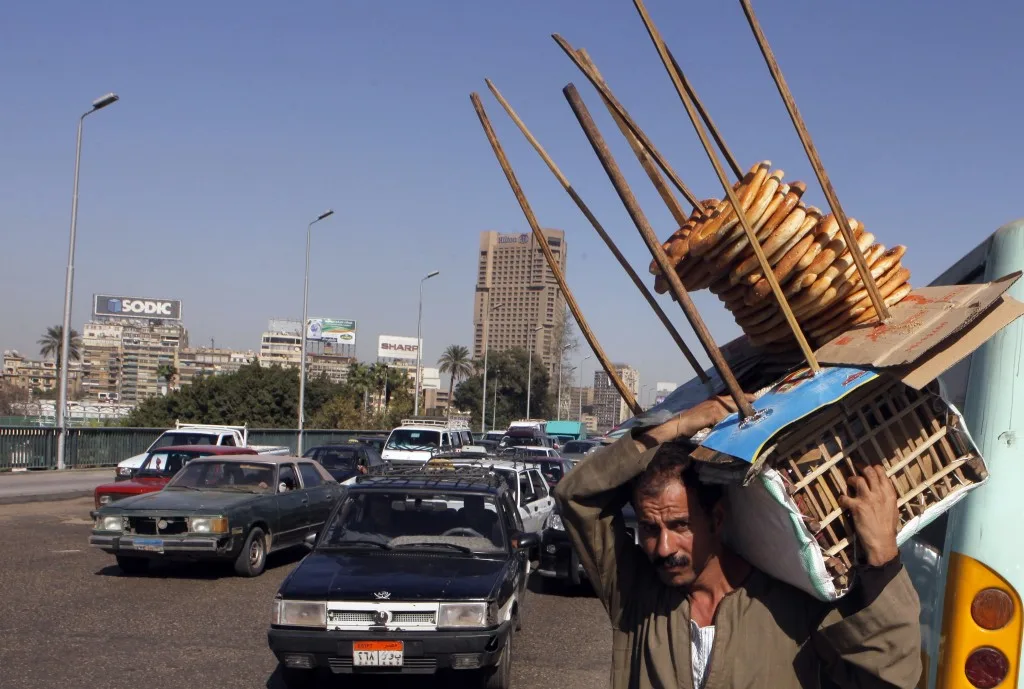 Mideast-Egypt-Economy_Horo
