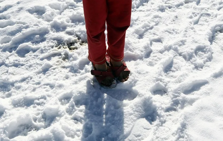 cold-feet-syrian-child