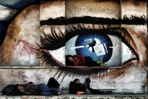 رحلة السوريين في الداخل السوري المحفوف بالمخاطر إلى المنفى