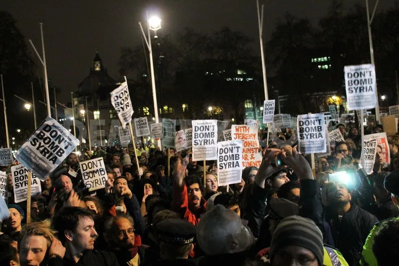 1449104955-demonstration-near-british-parliament-against-bombing-of-syria_9218301