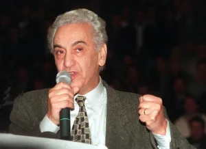 رحيل حسين آيت أحمد يفرض إرثًا صعبًا على المعارضة الجزائرية