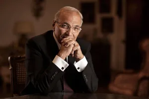 بعد أنباء عودته للقاهرة، هل يصبح “شفيق” الرئيس الجاهز حال خلو المنصب؟