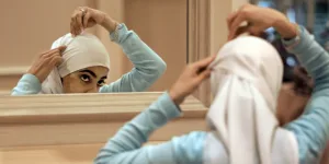 مذكرة داخلية في الجيش الأمريكي تعتبر الحجاب إرهابًا سلبيًا