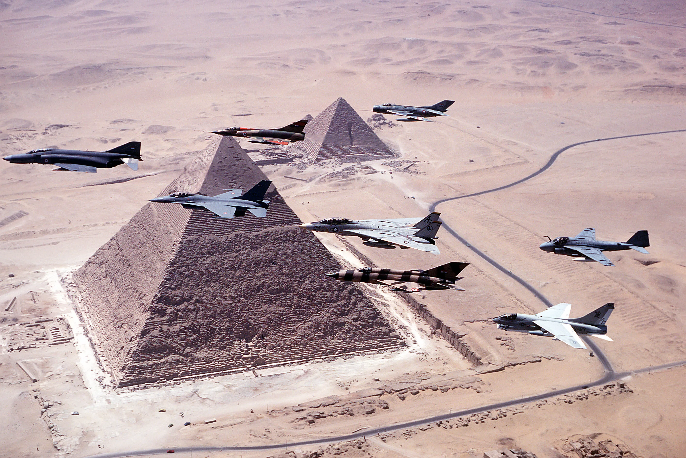 Jets_over_pyramids