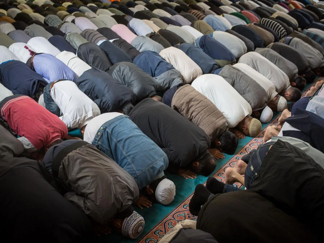 muslims-generic-praying-east-london
