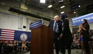 بيرني ساندرز يكتسب تعاطف عرب أمريكا بانفتاحه تجاههم