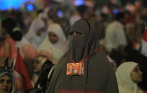 حين تصبح أسر المعتقلين والشهداء أداة في صراع “الجماعة”