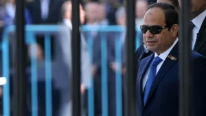 السيسي وفوبيا الشارع: من يصارع الجنرال؟