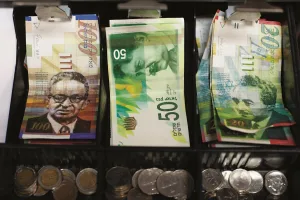 هل يعود الجنية الفلسطيني كبديل عن “الشيقل” الإسرائيلي؟